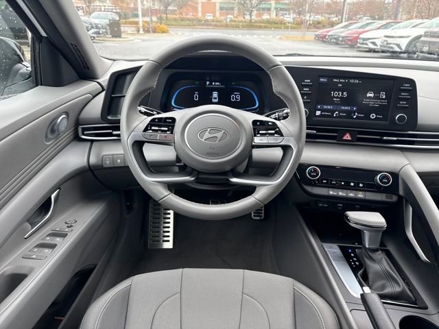 Certified 2025 Hyundai Elantra Sport image 13