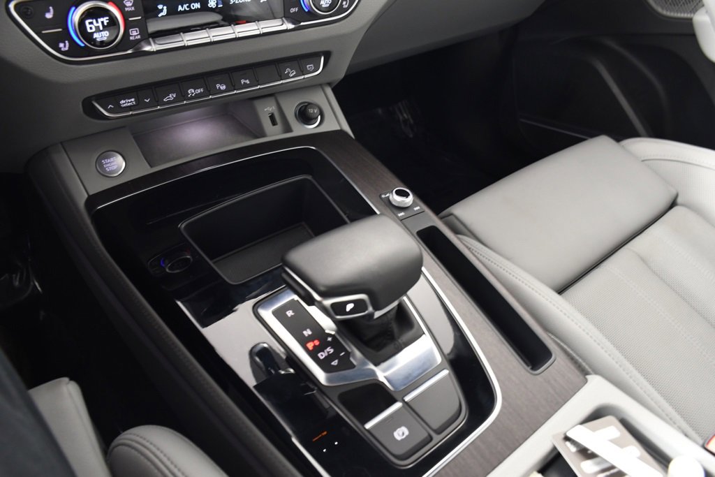 Used 2024 Audi Q5 e Prestige w/ Prestige Package image 34