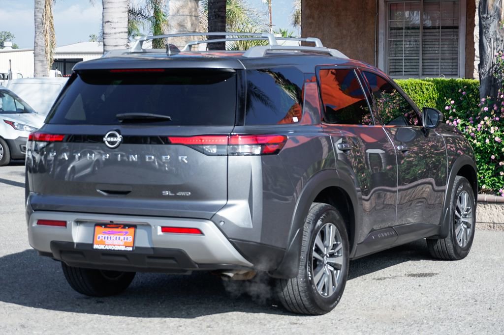 Used 2025 Nissan Pathfinder SL image 11