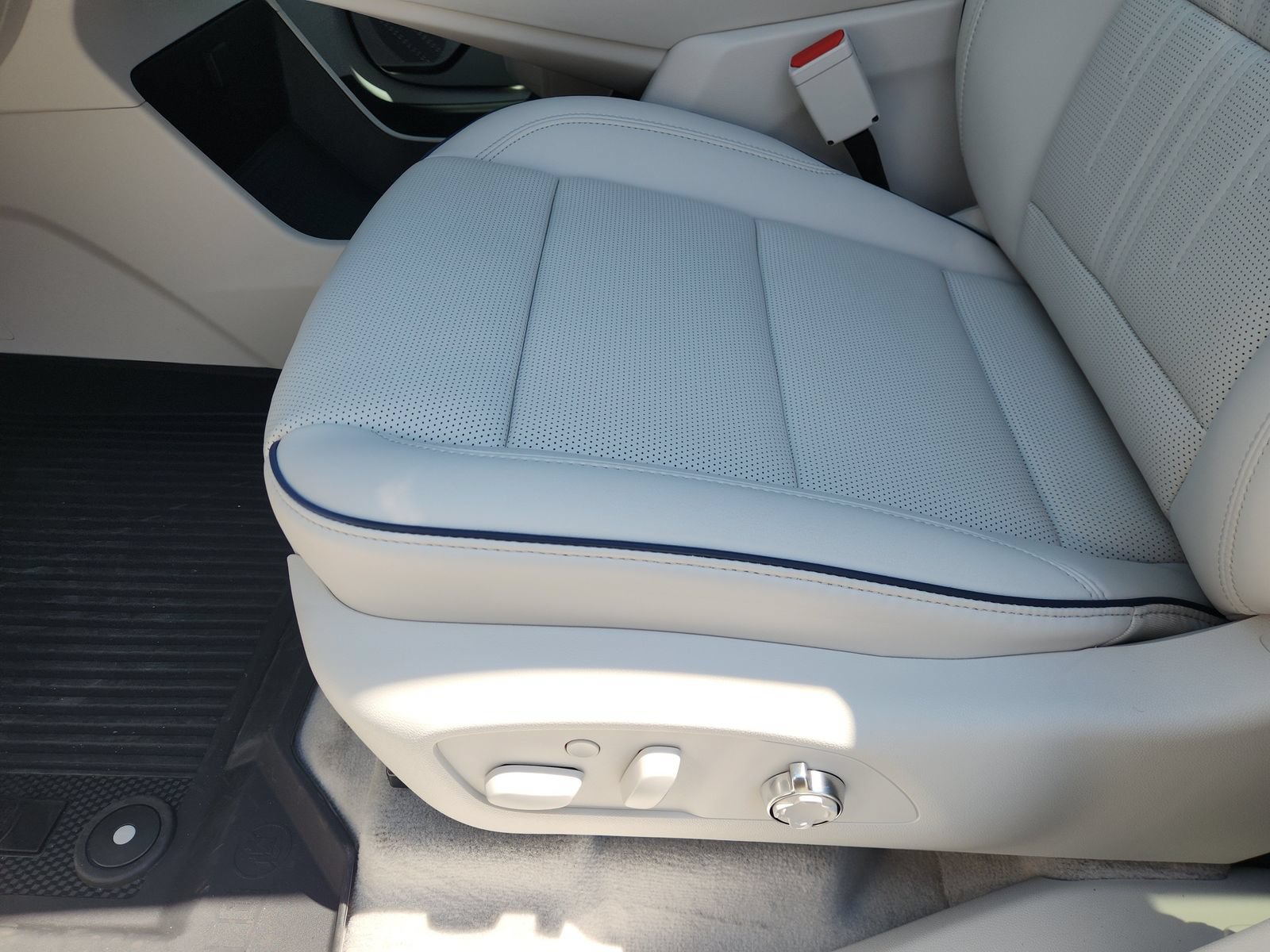 New 2026 Buick Enclave Avenir w/ Super Cruise Package FWD image 28
