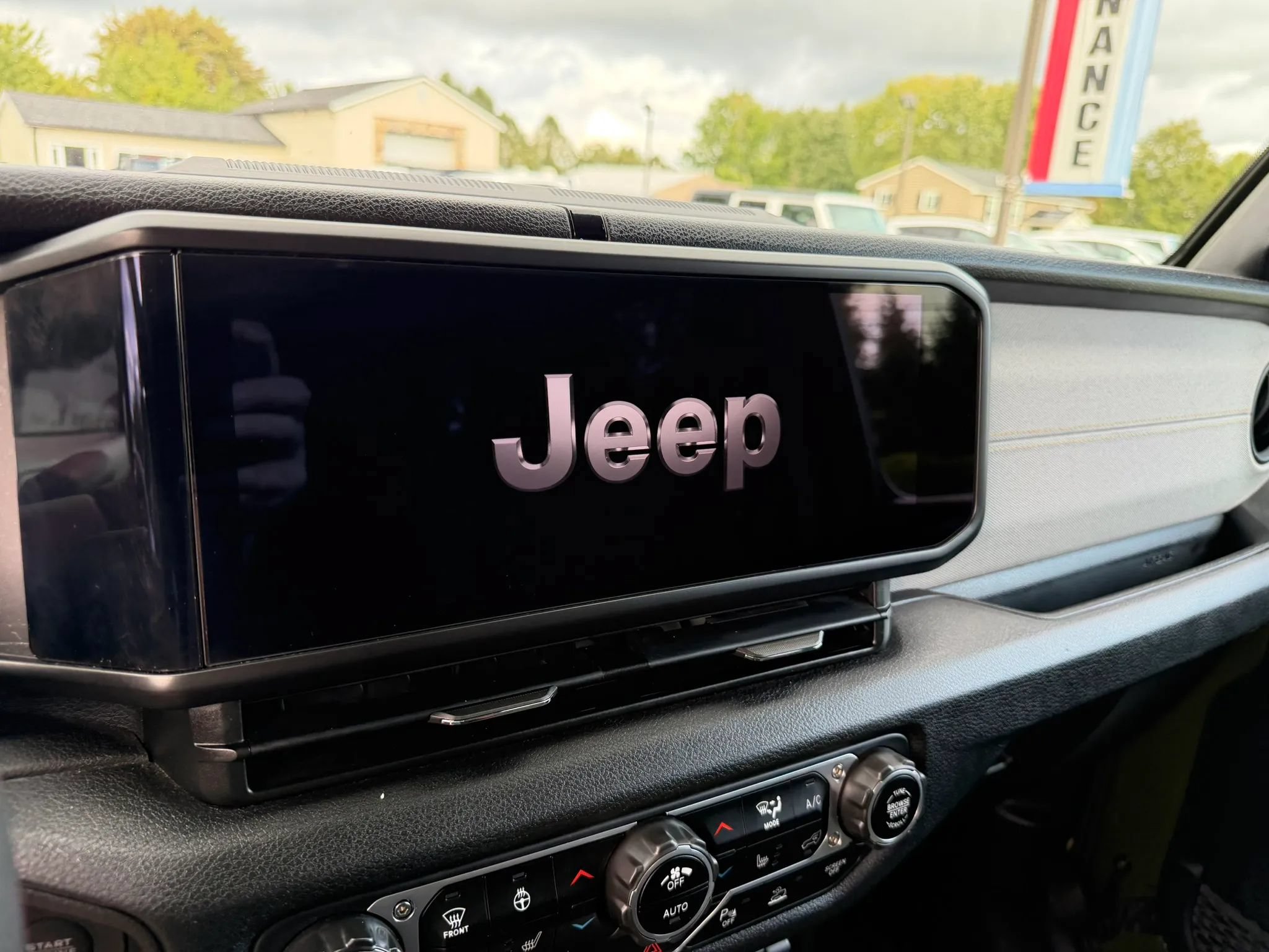 Used 2024 Jeep Wrangler Unlimited AWD/4WD image 20