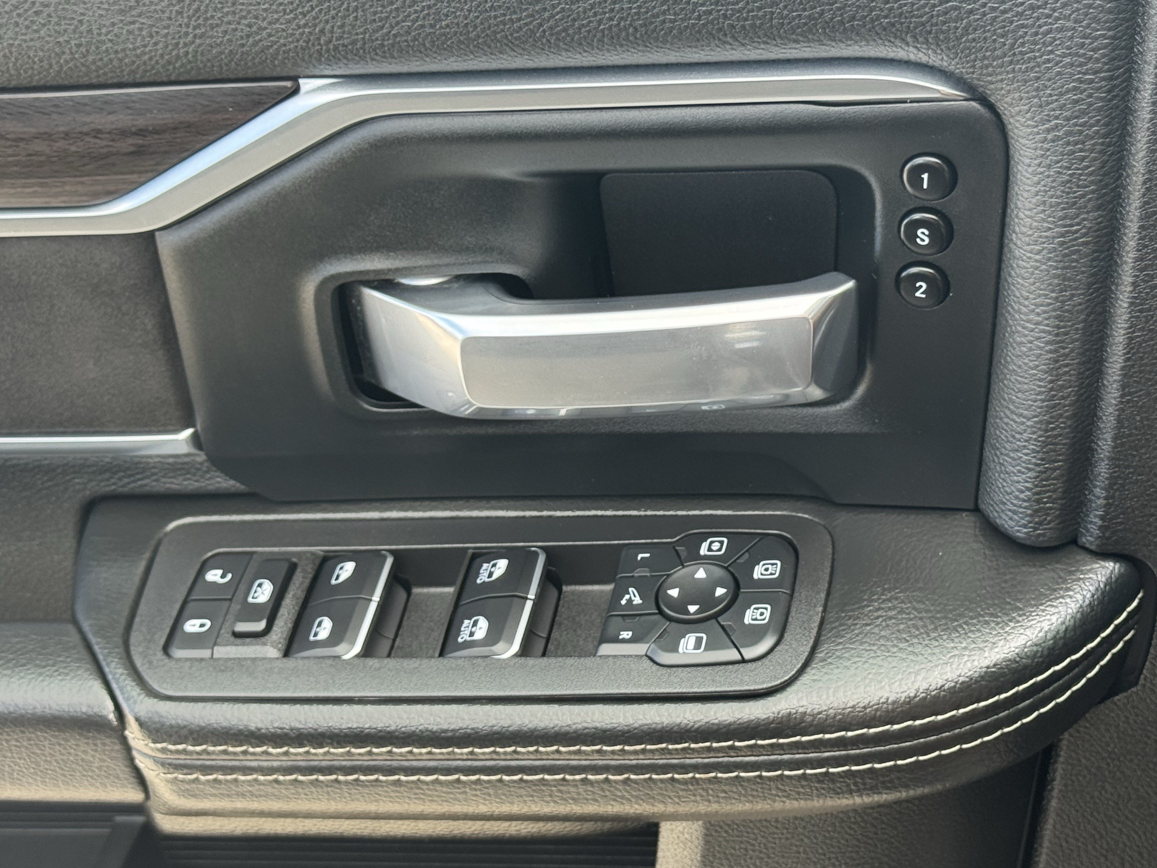 Used 2025 RAM 2500 Laramie AWD/4WD image 22