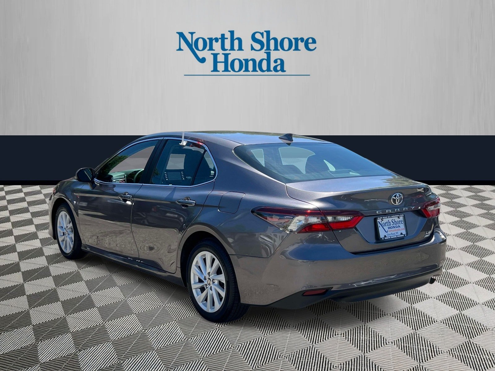 Used 2022 Toyota Camry LE AWD/4WD image 3