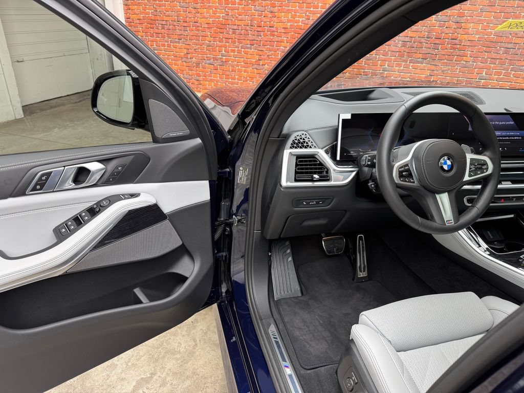 Used 2026 BMW X5 xDrive40i w/ M Sport Package AWD/4WD image 8