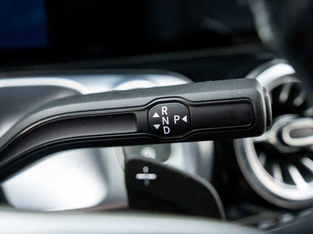 Used 2022 Mercedes-Benz GLB 250 4MATIC image 23