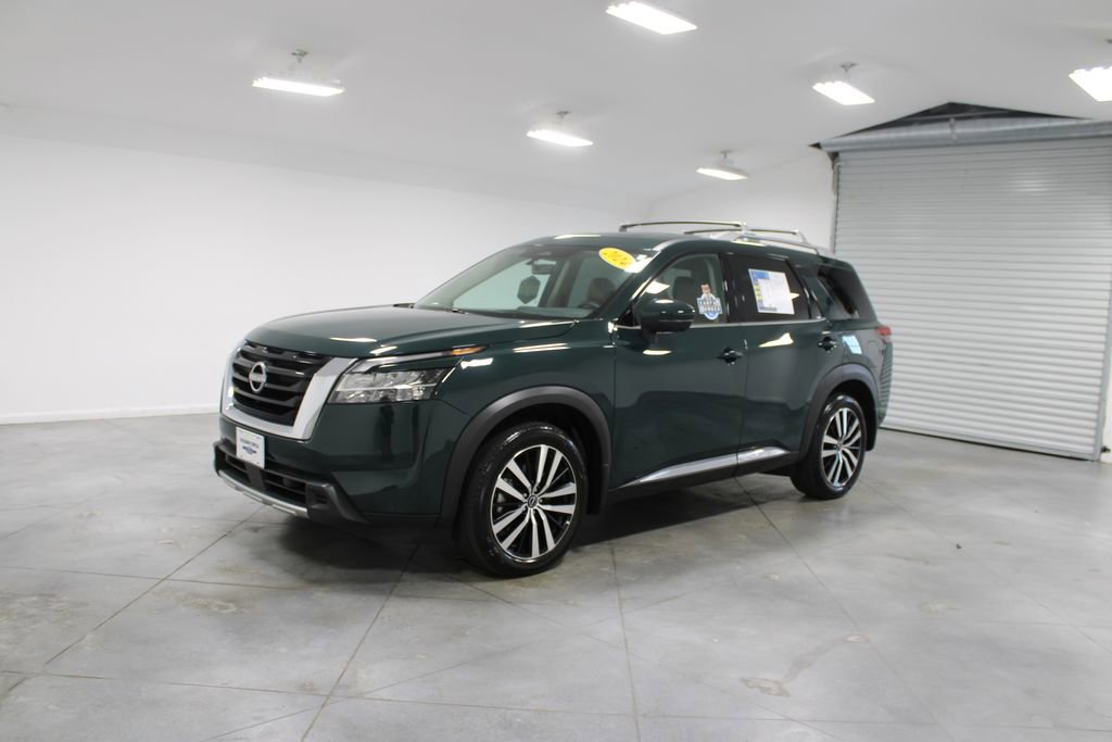 Used 2024 Nissan Pathfinder Platinum w/ Cargo Package image 4
