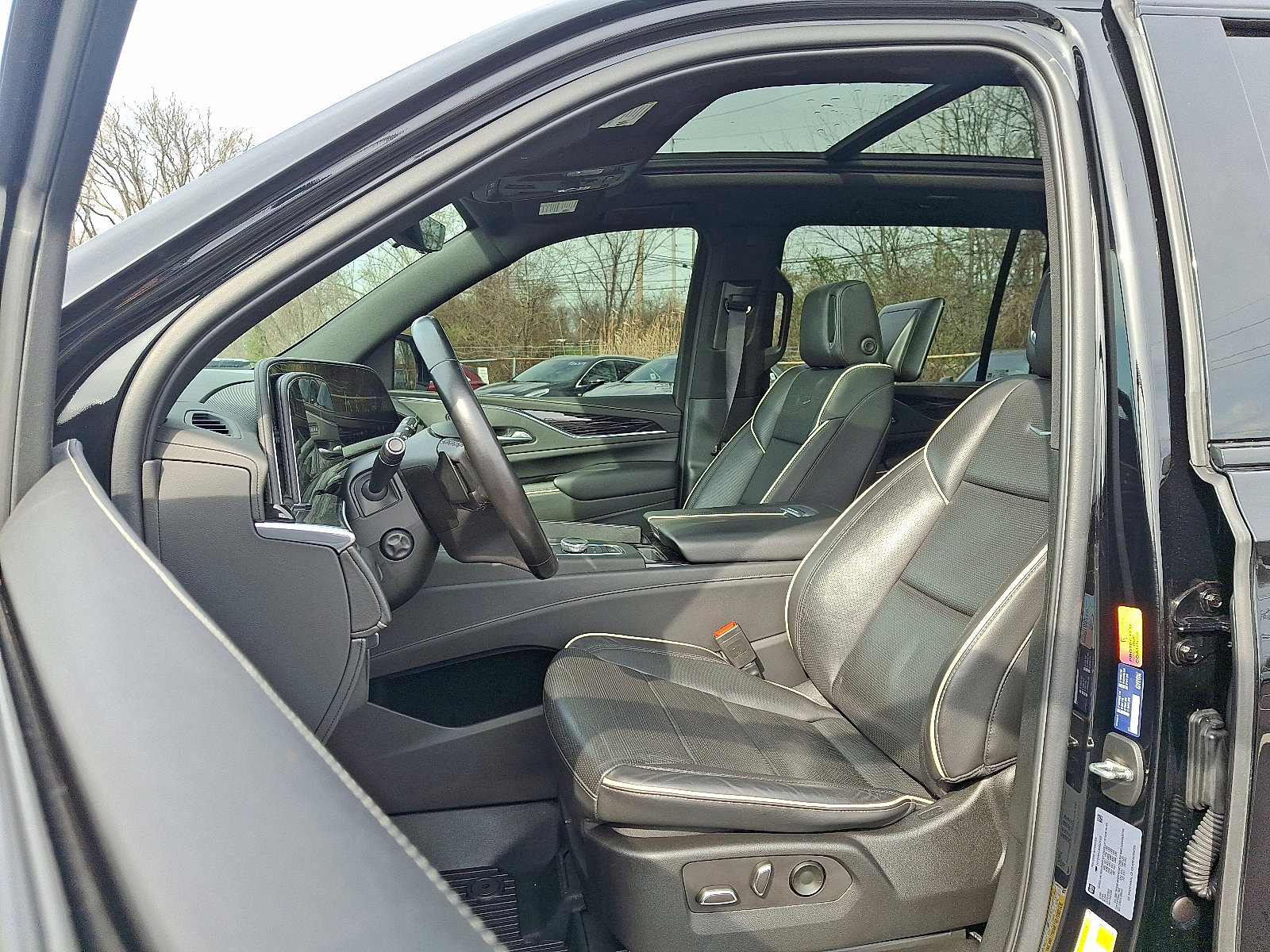 Certified 2022 Cadillac Escalade ESV Sport w/ LPO, ONYX Package AWD/4WD image 17