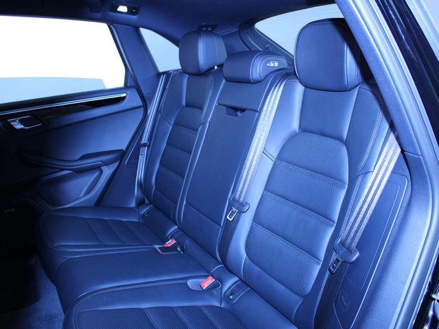 Certified 2024 Porsche Macan image 22