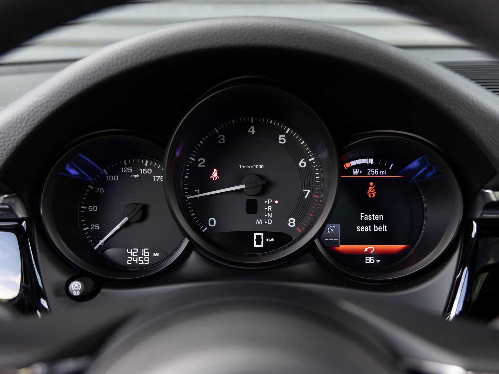 Certified 2025 Porsche Macan image 13