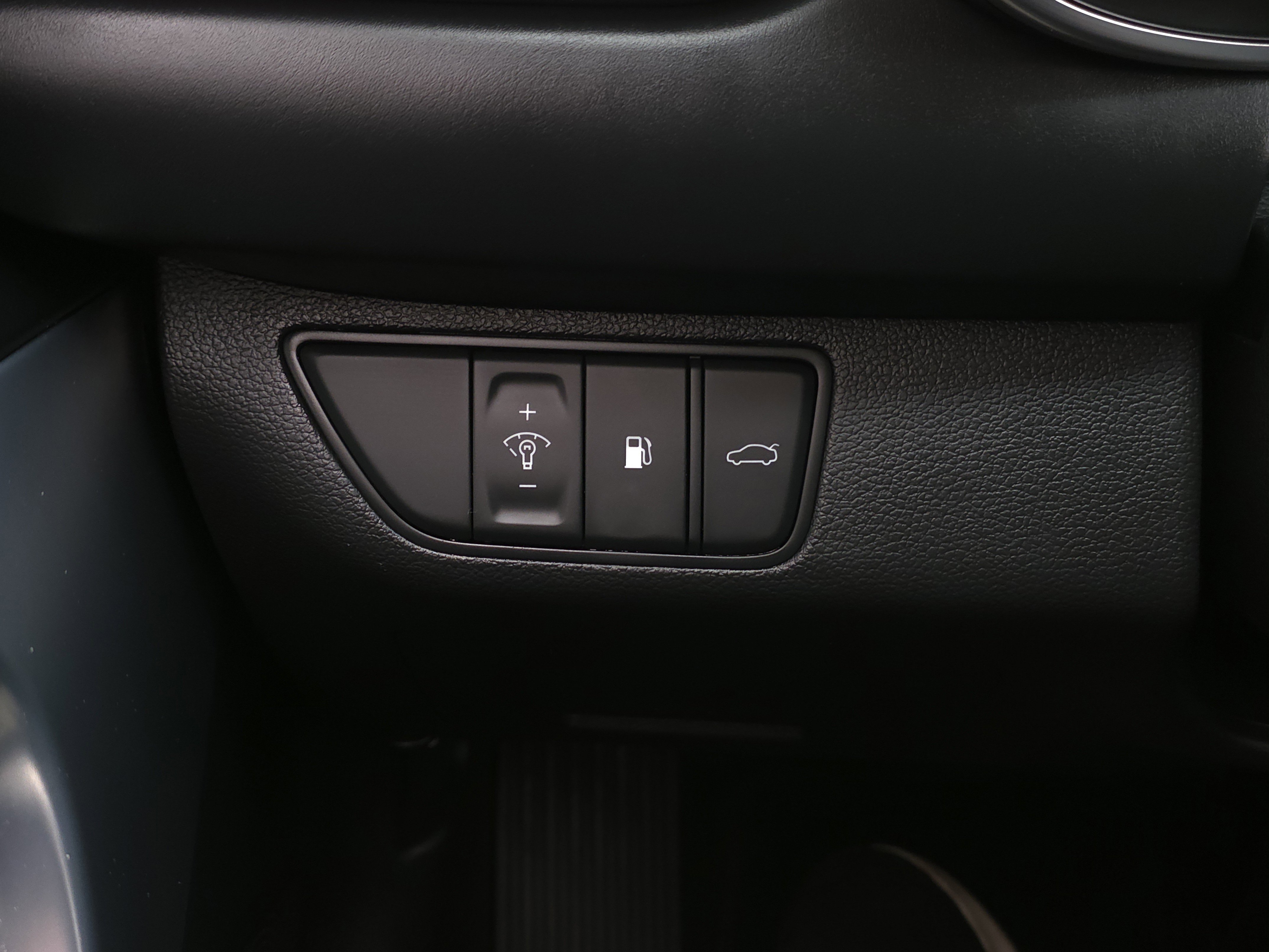 Used 2022 Genesis G70 2.0T image 24