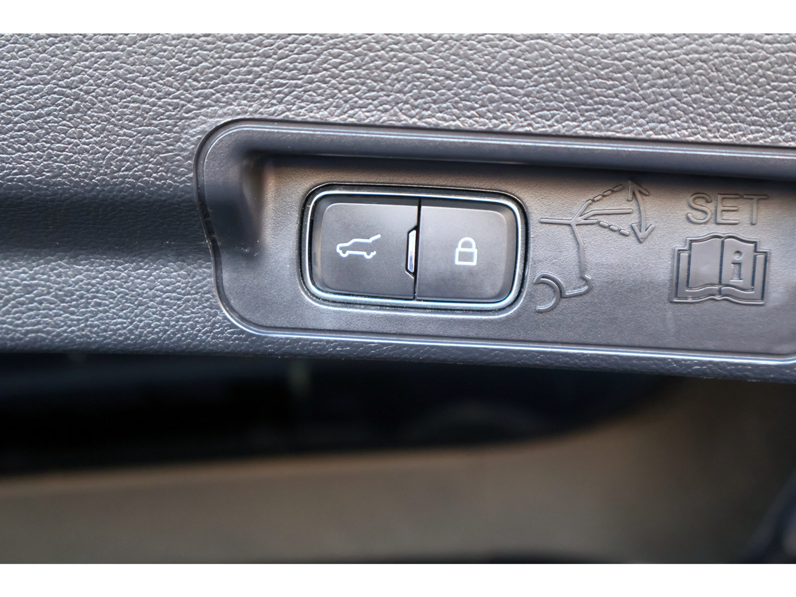 Used 2022 Ford Explorer ST RWD image 21