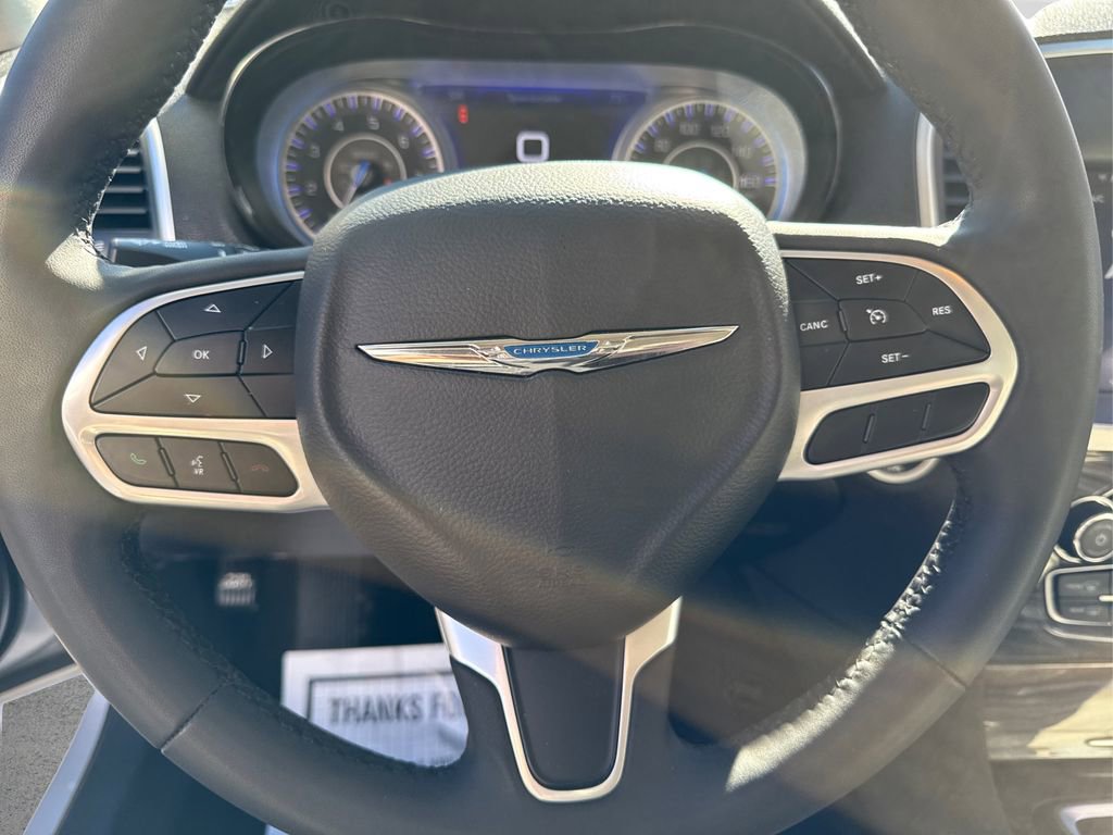 Used 2022 Chrysler 300 Touring L image 25