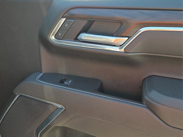 Used 2025 GMC Sierra 1500 SLT AWD/4WD image 13