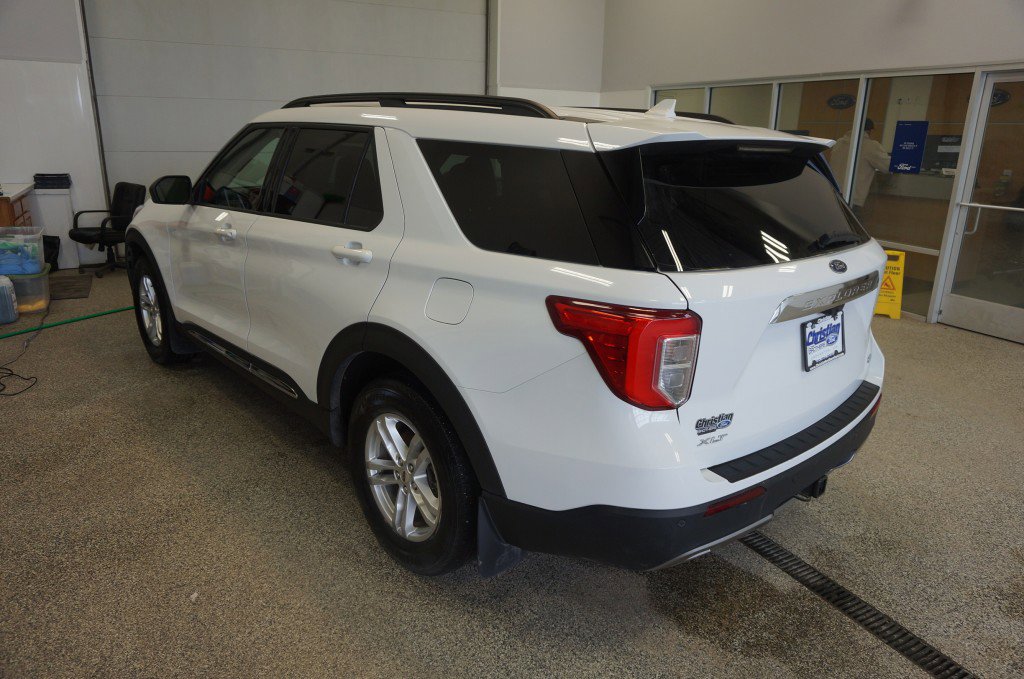 Used 2020 Ford Explorer XLT w/ Equipment Group 202A AWD/4WD image 3