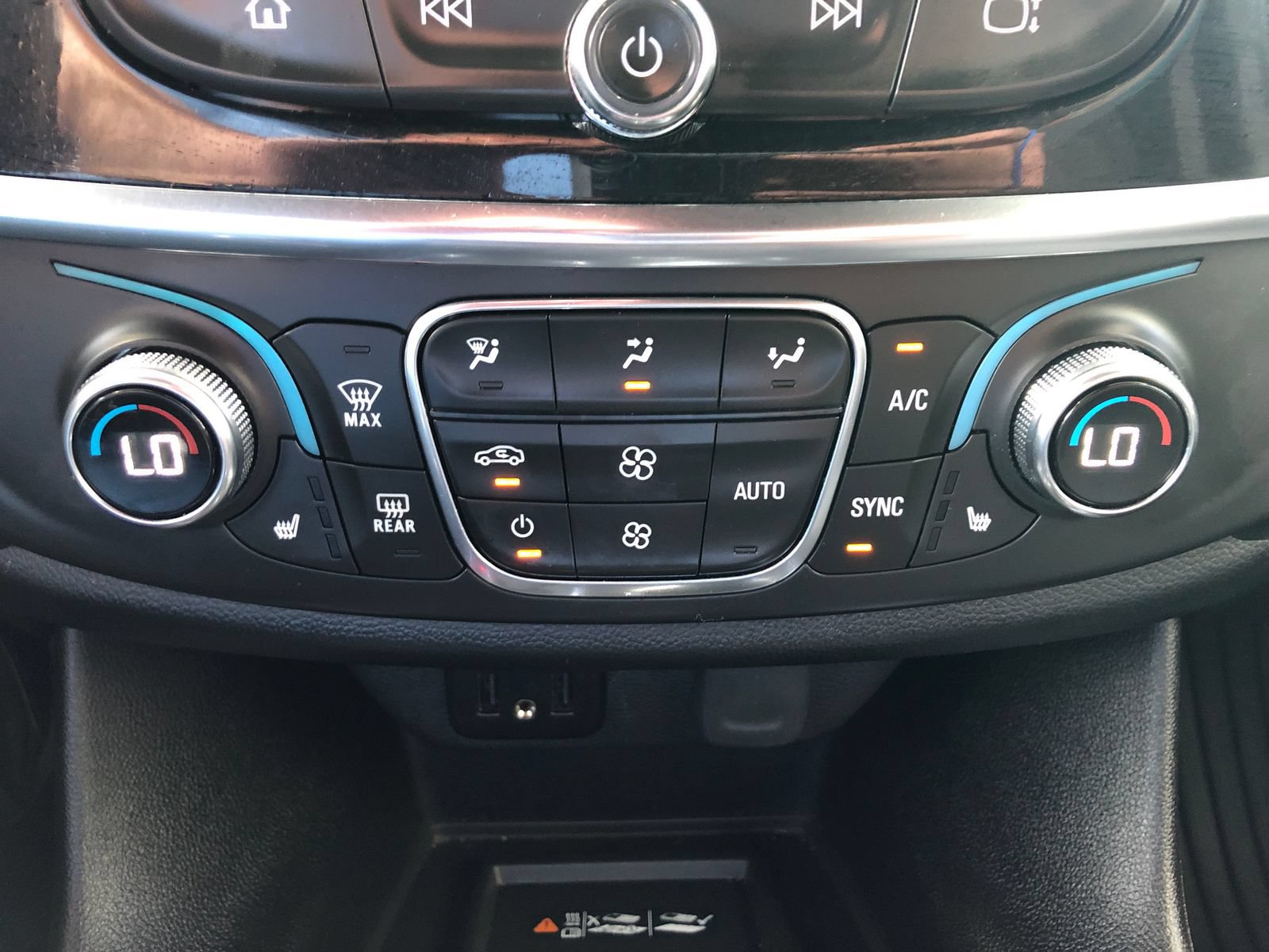 Used 2023 Chevrolet Traverse LT w/ Rear Camera Mirror Package AWD/4WD image 27