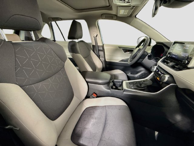 Used 2019 Toyota RAV4 XLE w/ Convenience Package FWD image 28