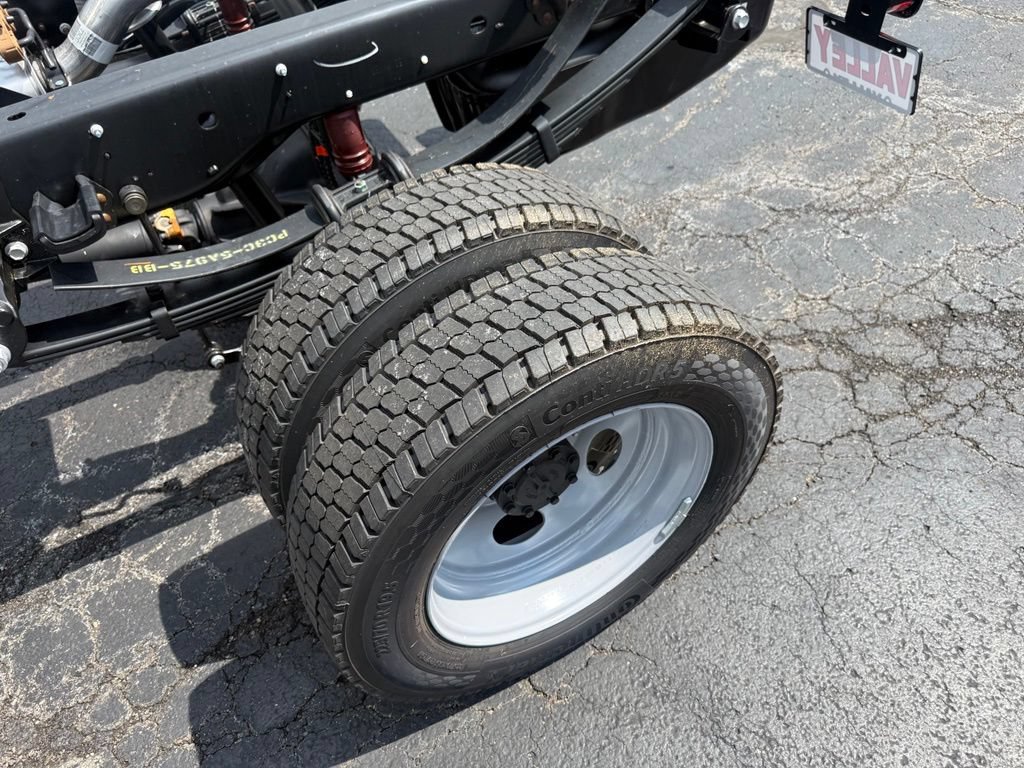 New 2026 Ford F550 2WD Regular Cab Super Duty image 32