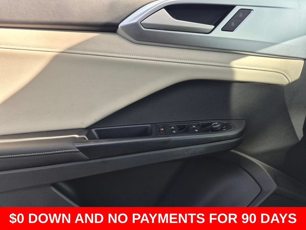 Used 2025 Volkswagen Taos SE FWD image 11