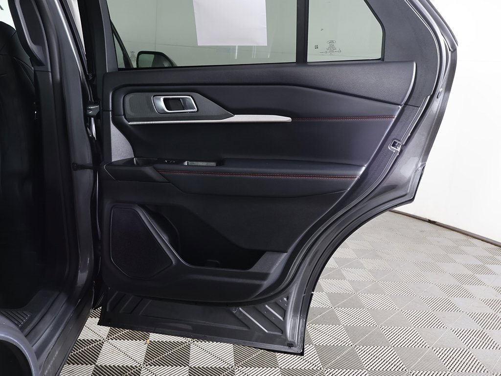 Used 2025 Ford Explorer ST-Line w/ ST-Line Street Pack image 27