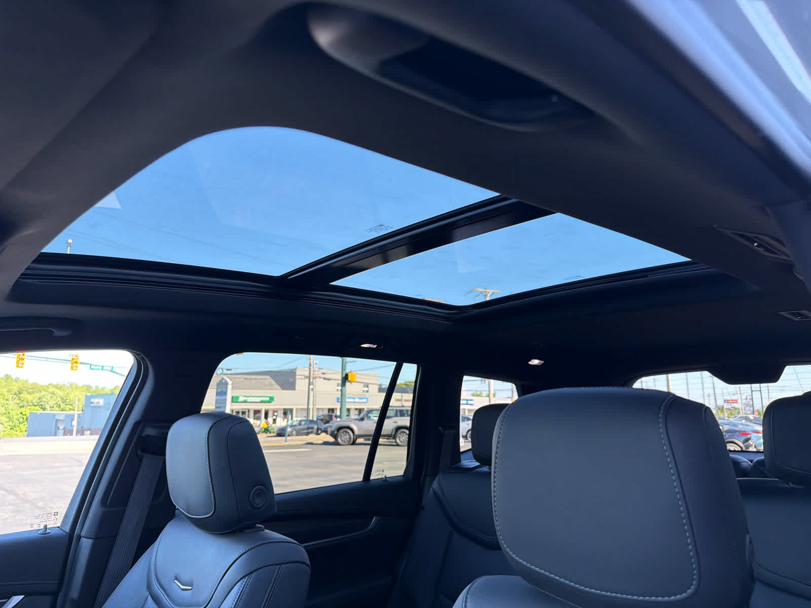 Used 2024 Cadillac XT6 Sport w/ LPO, ONYX Package AWD/4WD image 5
