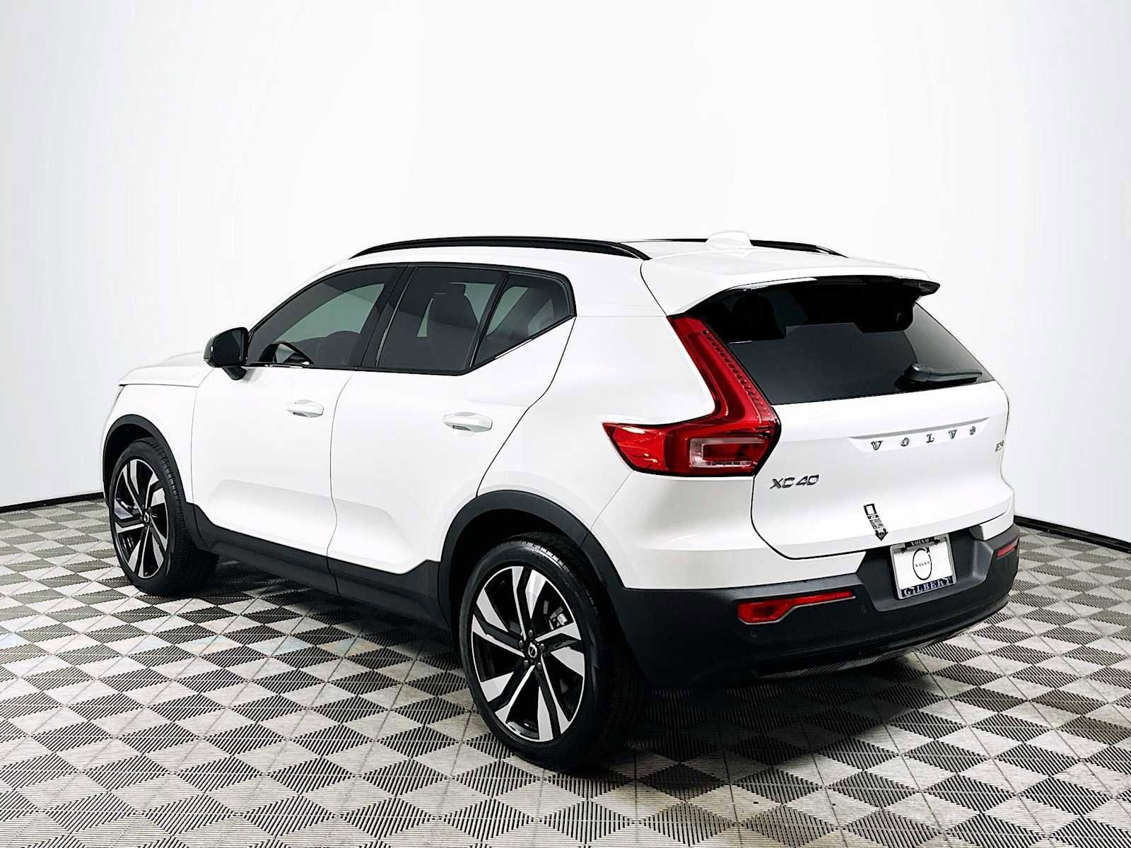 Used 2025 Volvo XC40 B5 Plus w/ Climate Package image 5