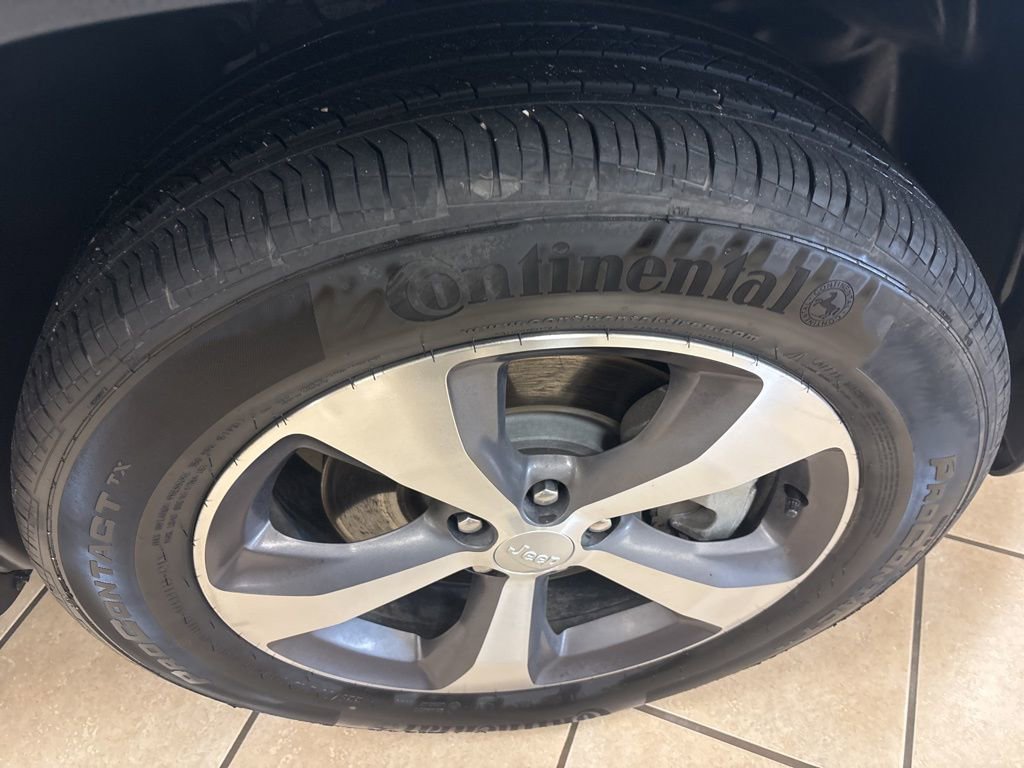 Used 2020 Jeep Cherokee Limited w/ Technology Group image 41