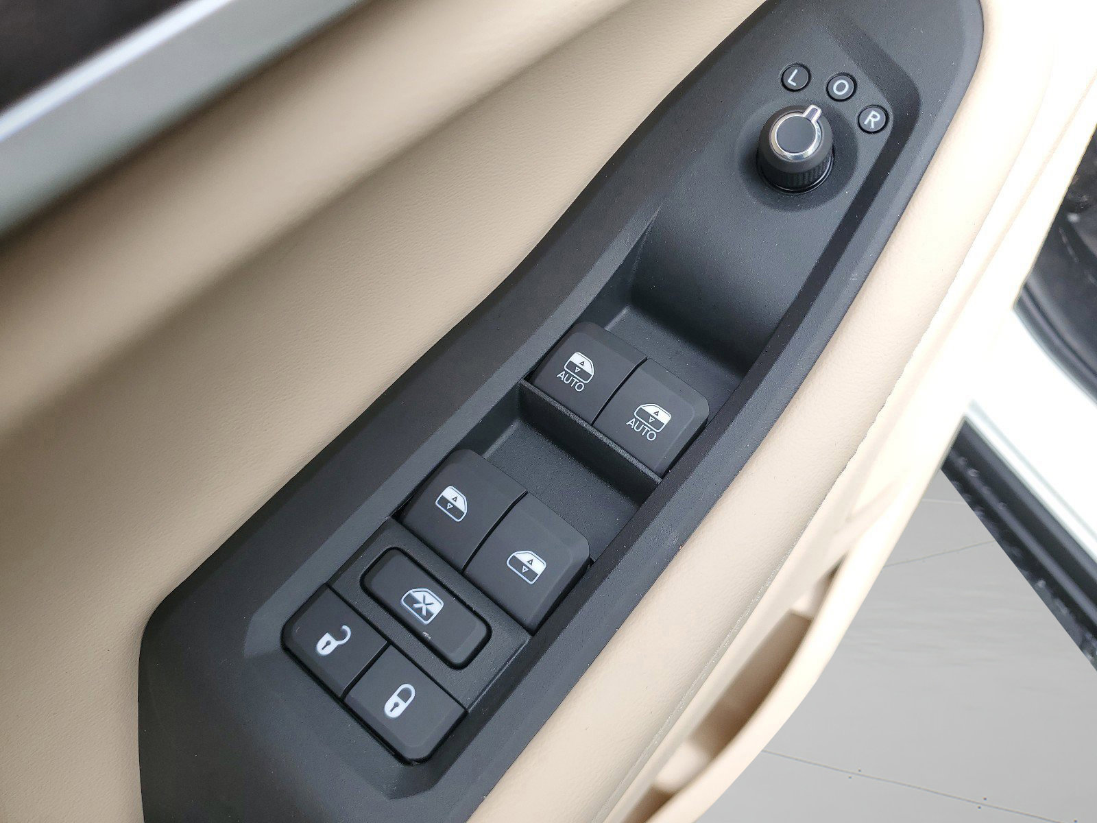 New 2025 Jeep Grand Cherokee Limited image 32