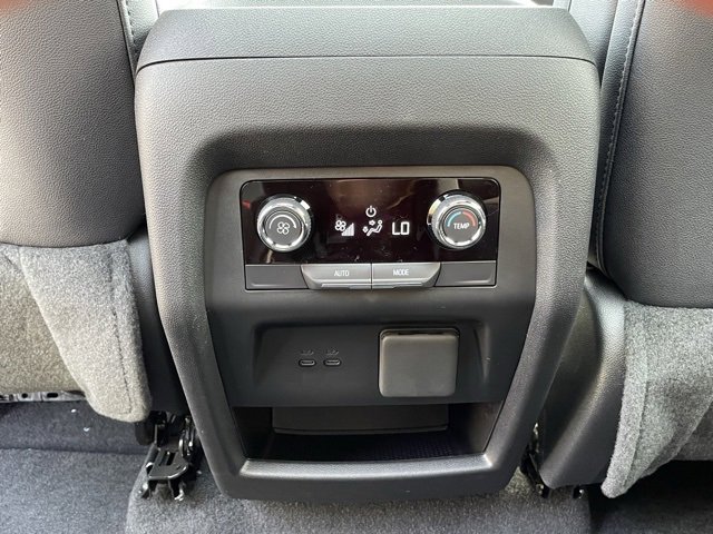 New 2026 Chevrolet Traverse Z71 w/ Driver Confidence Package image 32