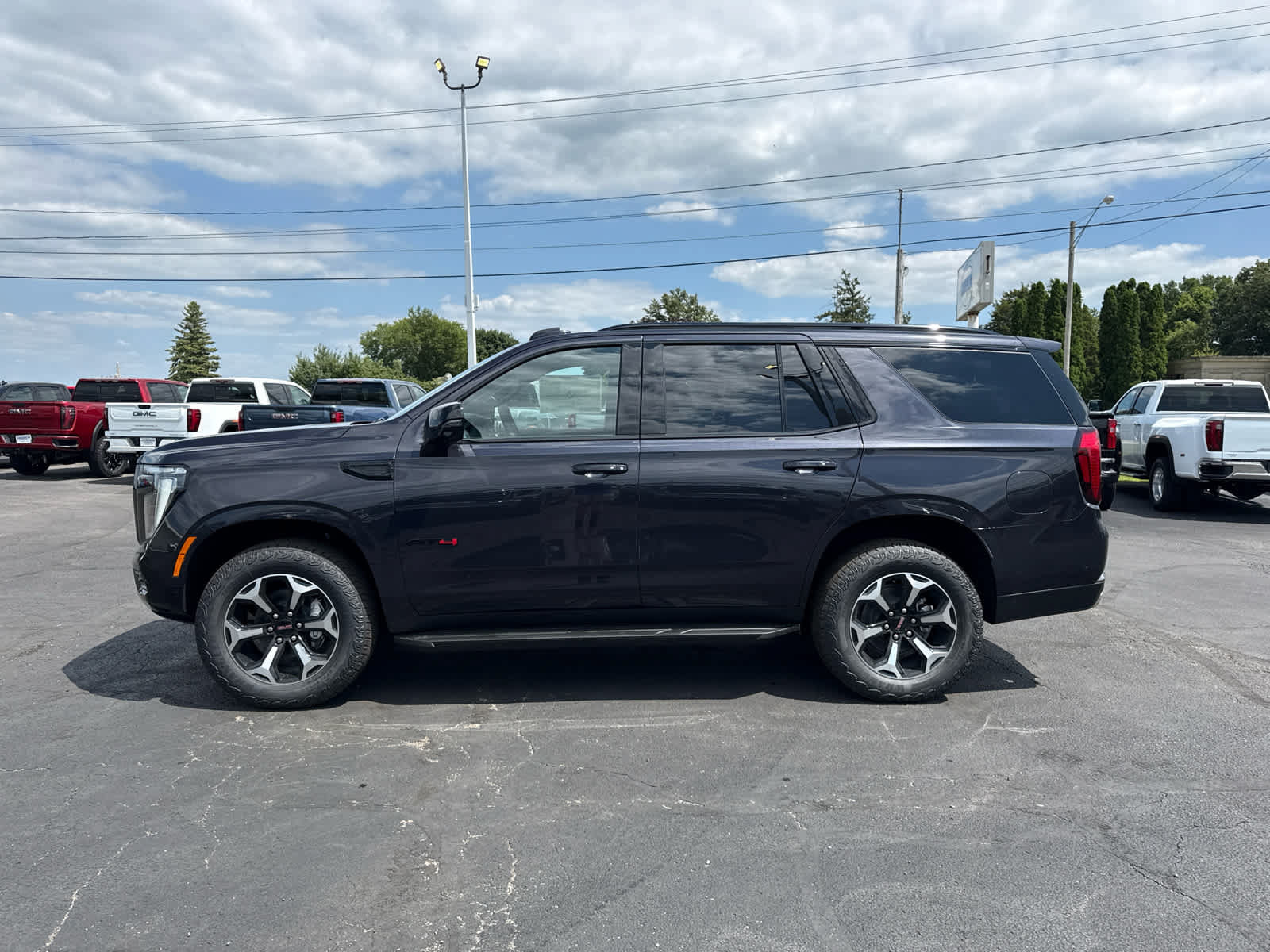 New 2026 GMC Yukon AT4 AWD/4WD image 2