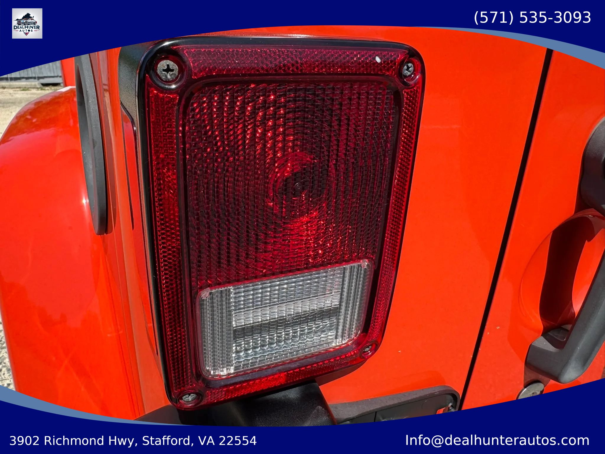 Used 2016 Jeep Wrangler Sahara w/ Connectivity Group AWD/4WD image 10