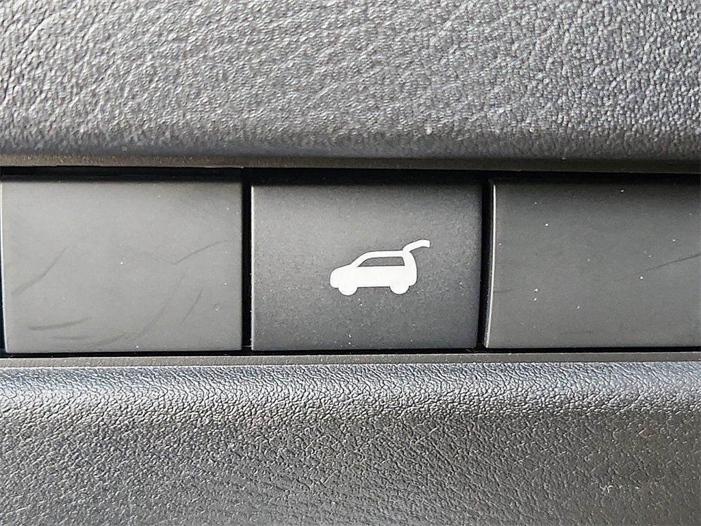 Certified 2022 Nissan Rogue Platinum w/ Head-Up Display Package image 28