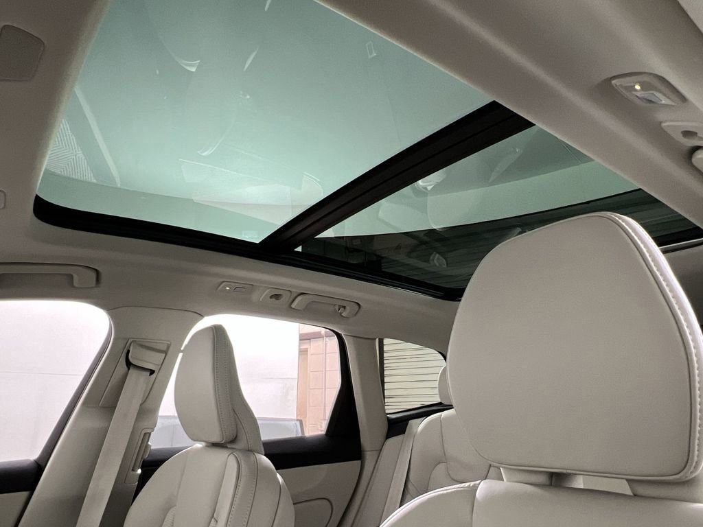 New 2026 Volvo XC60 B5 Ultra w/ Climate Package image 14