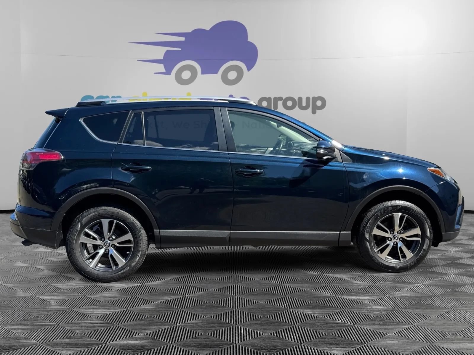 Used 2018 Toyota RAV4 XLE AWD/4WD image 6