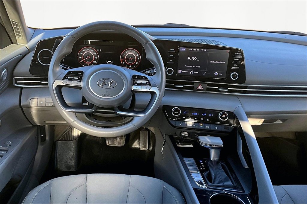 Used 2022 Hyundai Elantra SEL w/ Convenience + Premium Package image 5