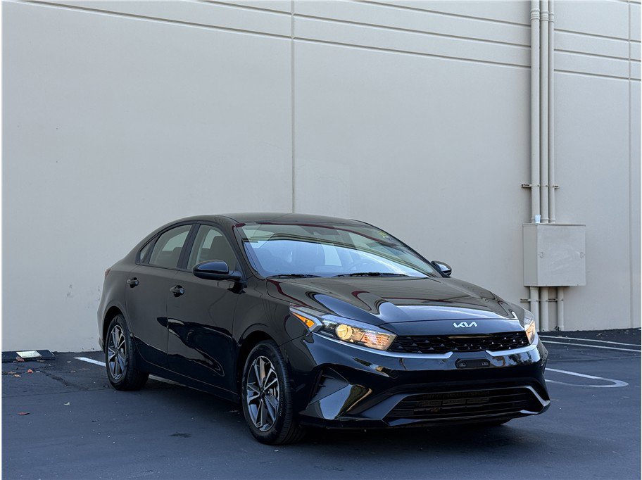 Used 2022 Kia Forte LXS image 3