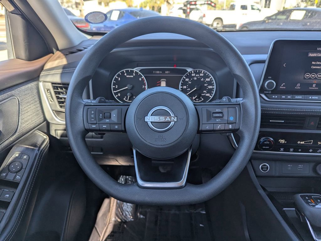 Used 2023 Nissan Rogue SV image 11