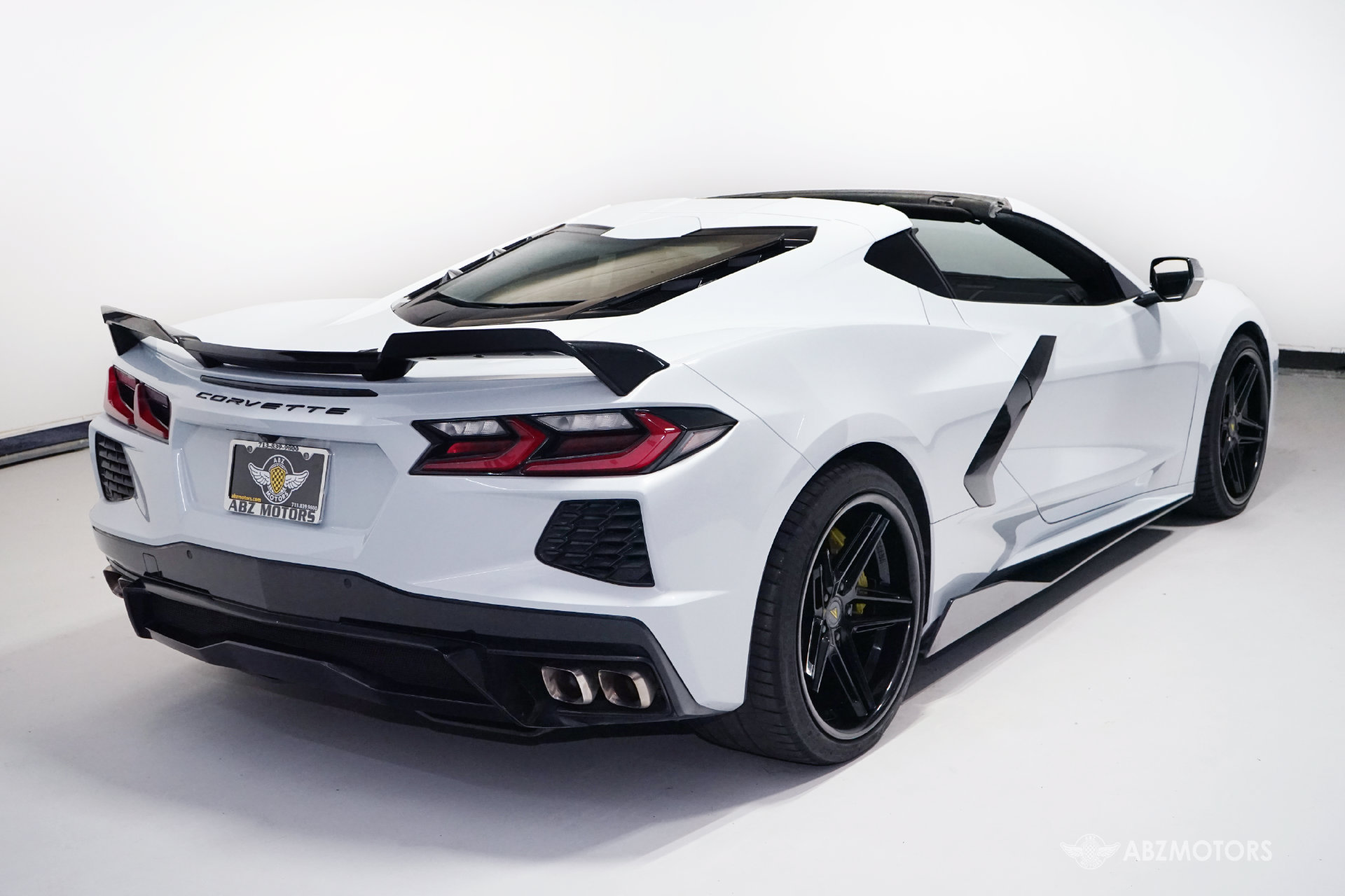 Used 2021 Chevrolet Corvette Stingray Coupe w/ Z51 Performance Package RWD image 5