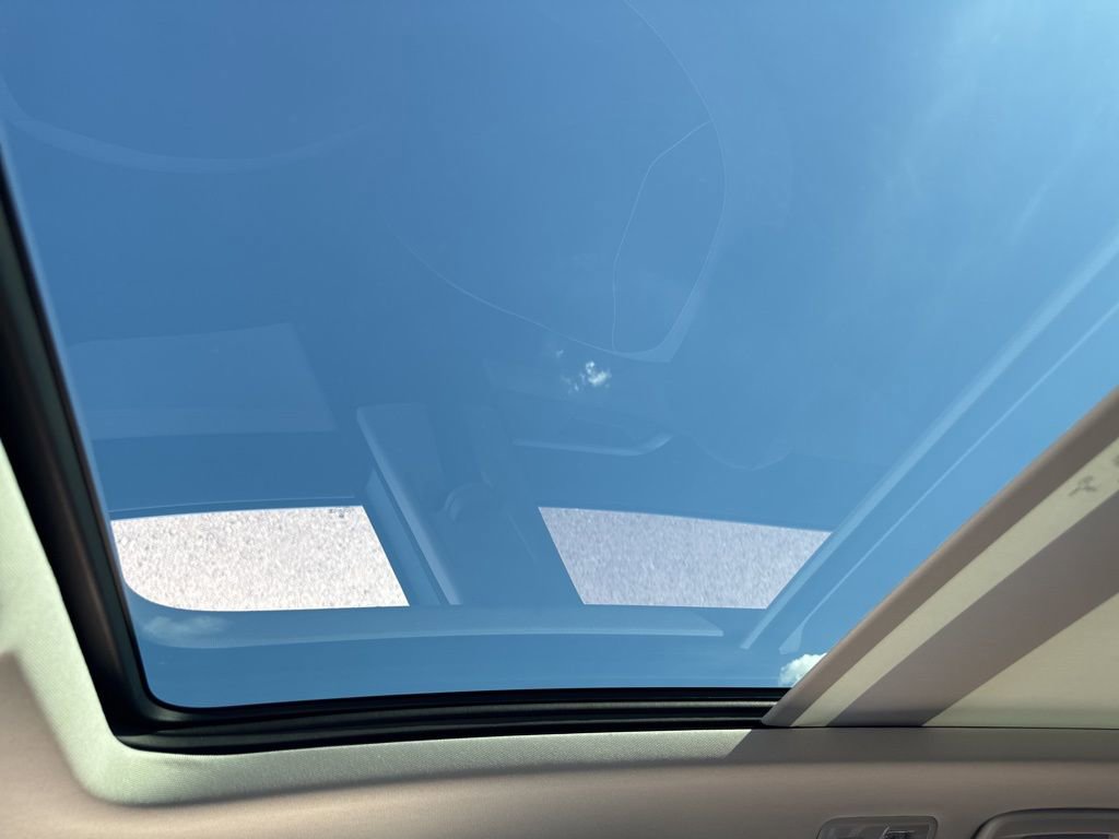 New 2025 Volkswagen Taos SE image 31