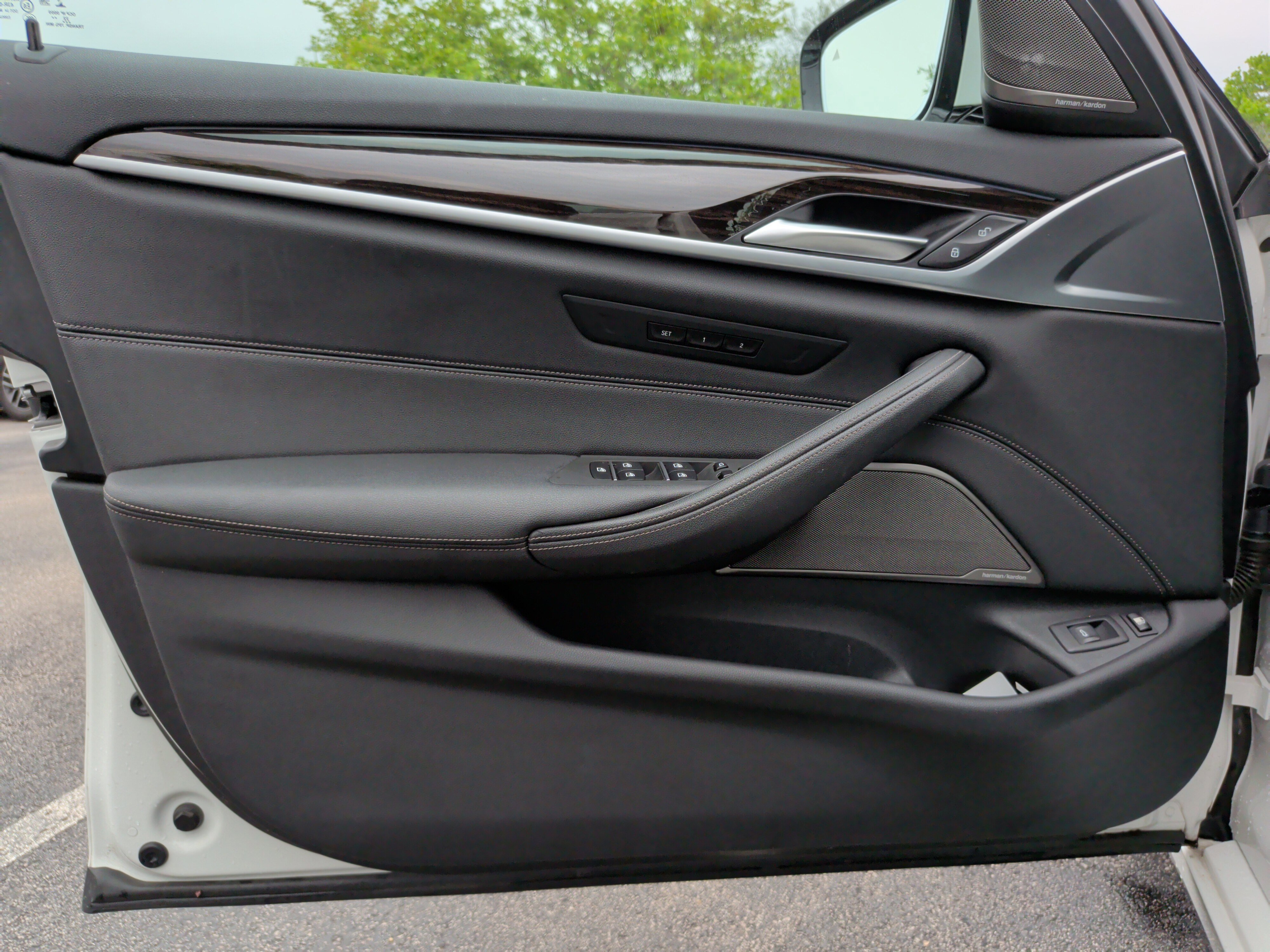 Certified 2023 BMW 530e w/ Premium Package RWD image 28