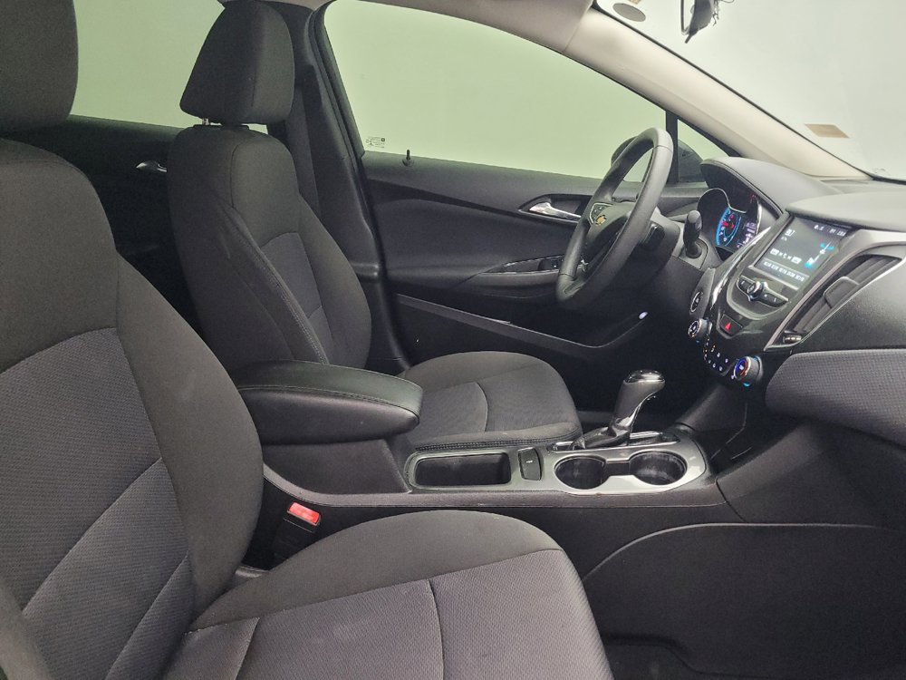 Used 2018 Chevrolet Cruze LT w/ Convenience Package FWD image 21