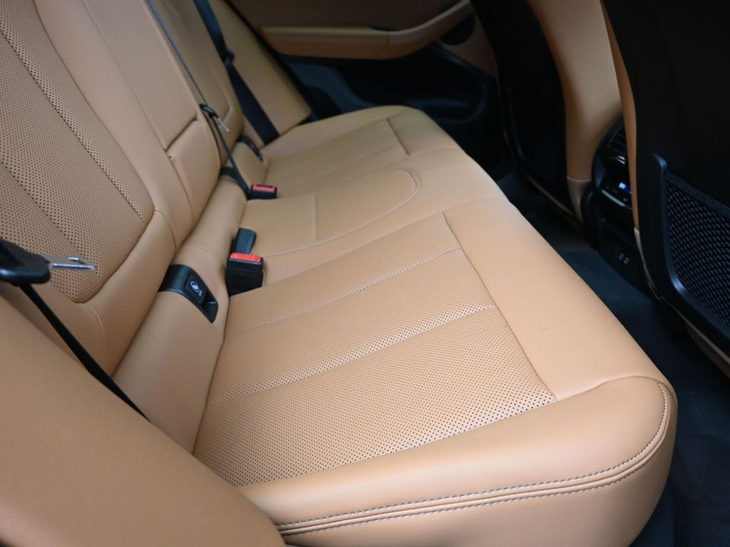 Certified 2025 BMW X4 xDrive30i image 21