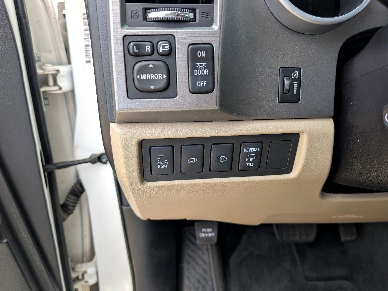 Used 2016 Toyota Sequoia Platinum image 22