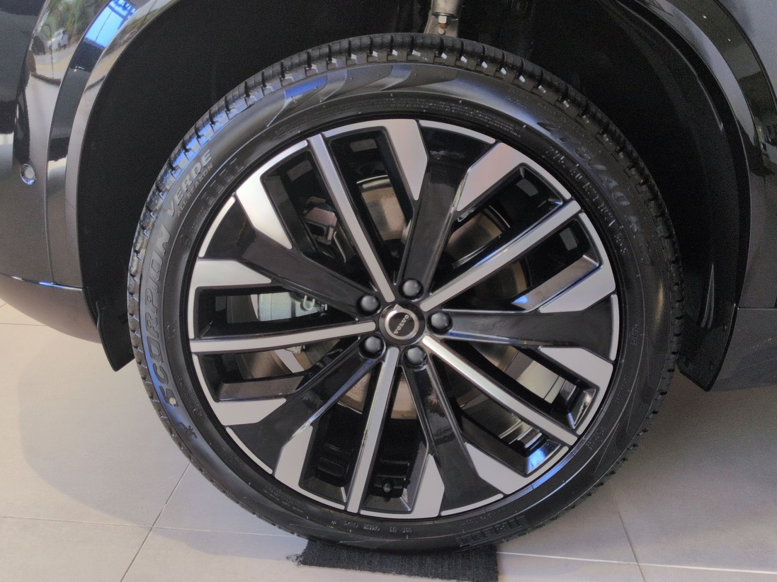 New 2026 Volvo XC90 T8 Plus w/ Protection Package Premier AWD/4WD image 20