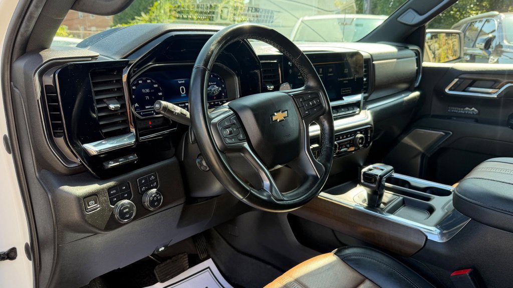 Used 2023 Chevrolet Silverado 1500 High Country w/ High Country Premium Package AWD/4WD image 14
