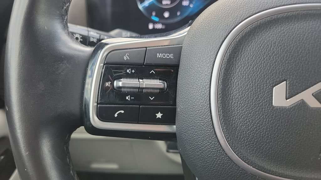 Used 2023 Kia Carnival SX FWD image 19