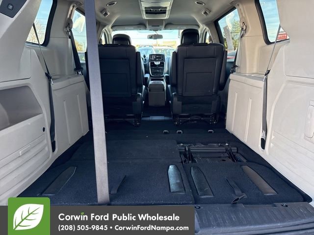 Used 2014 Chrysler Town & Country Touring image 35