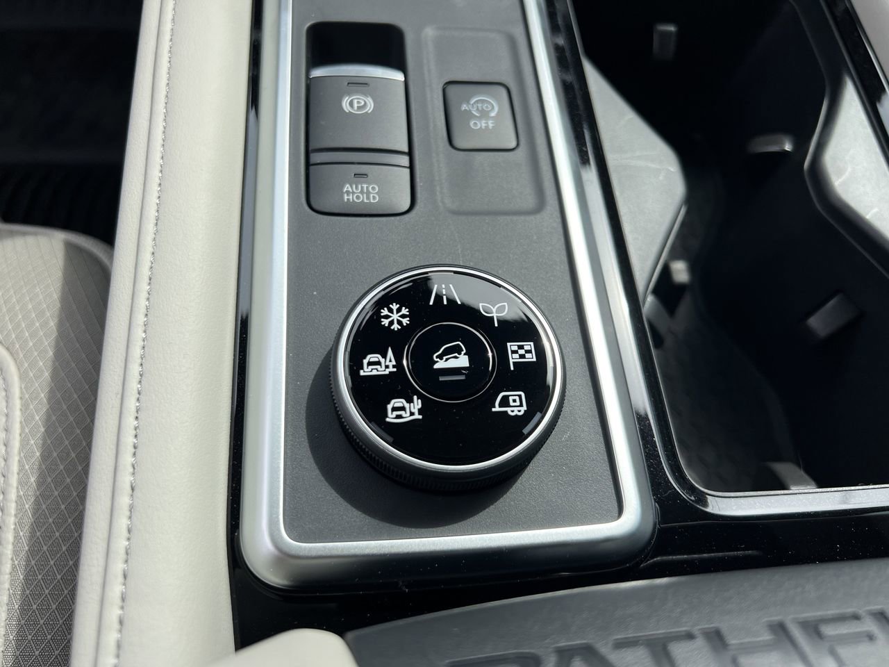 New 2026 Nissan Pathfinder SL AWD/4WD image 11