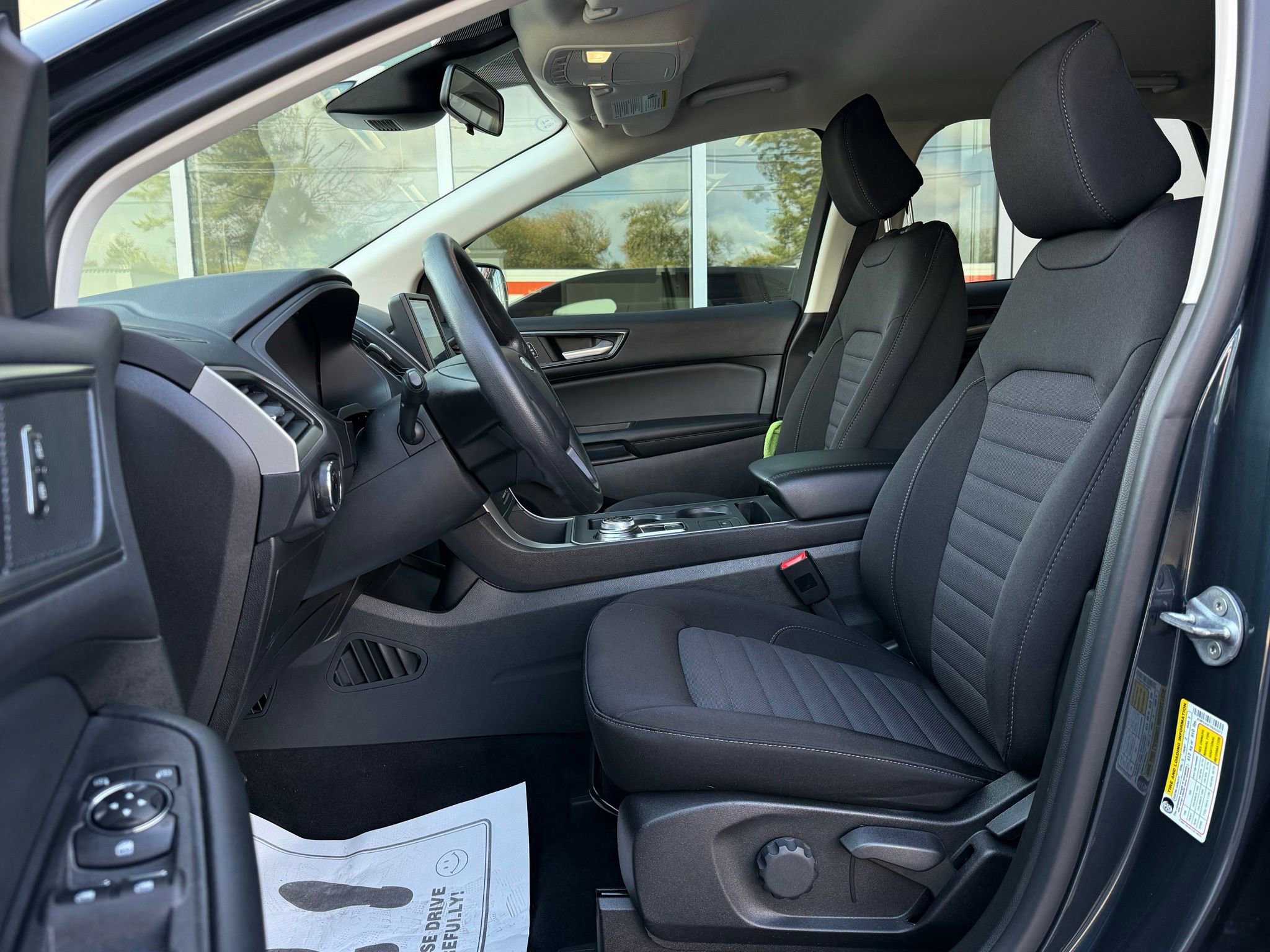 Used 2024 Ford Edge SE image 28