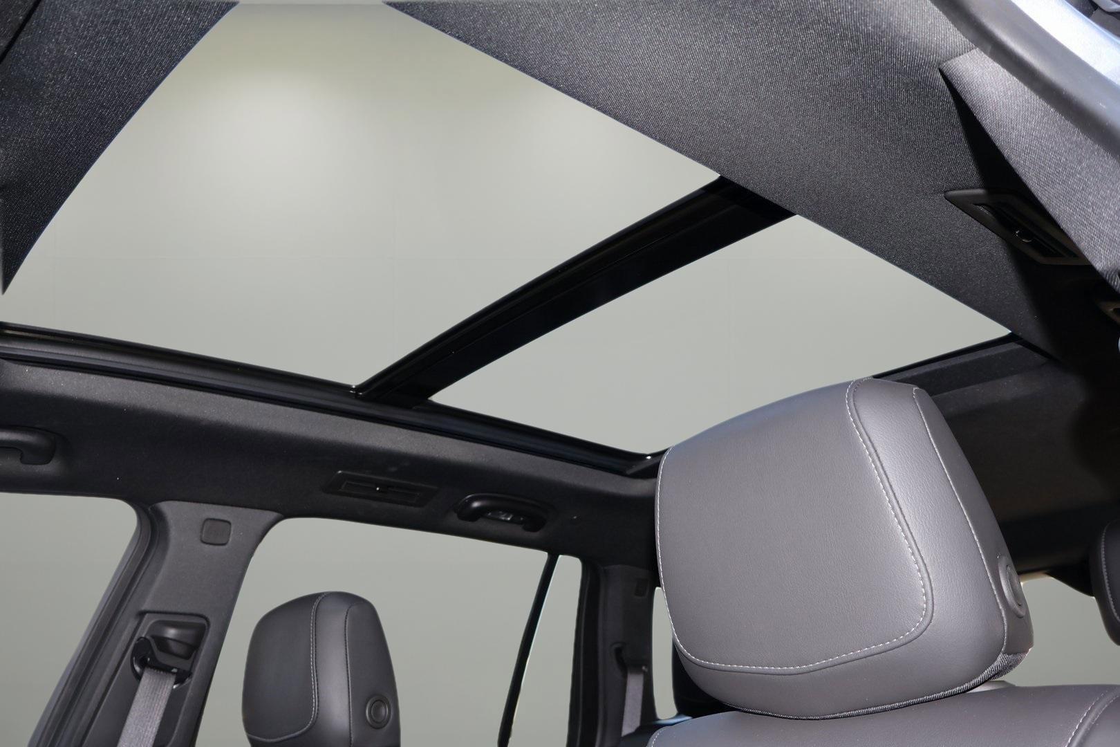 Certified 2025 Cadillac XT6 Premium Luxury image 30