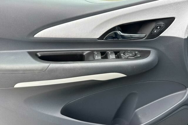 Used 2020 Chevrolet Bolt LT FWD image 11